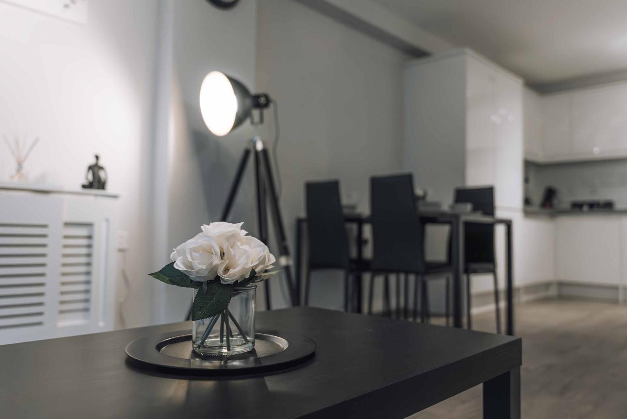 Executive 2 Bed Flat Near Stratford Station - Ideal For Corporate Stays * Londra