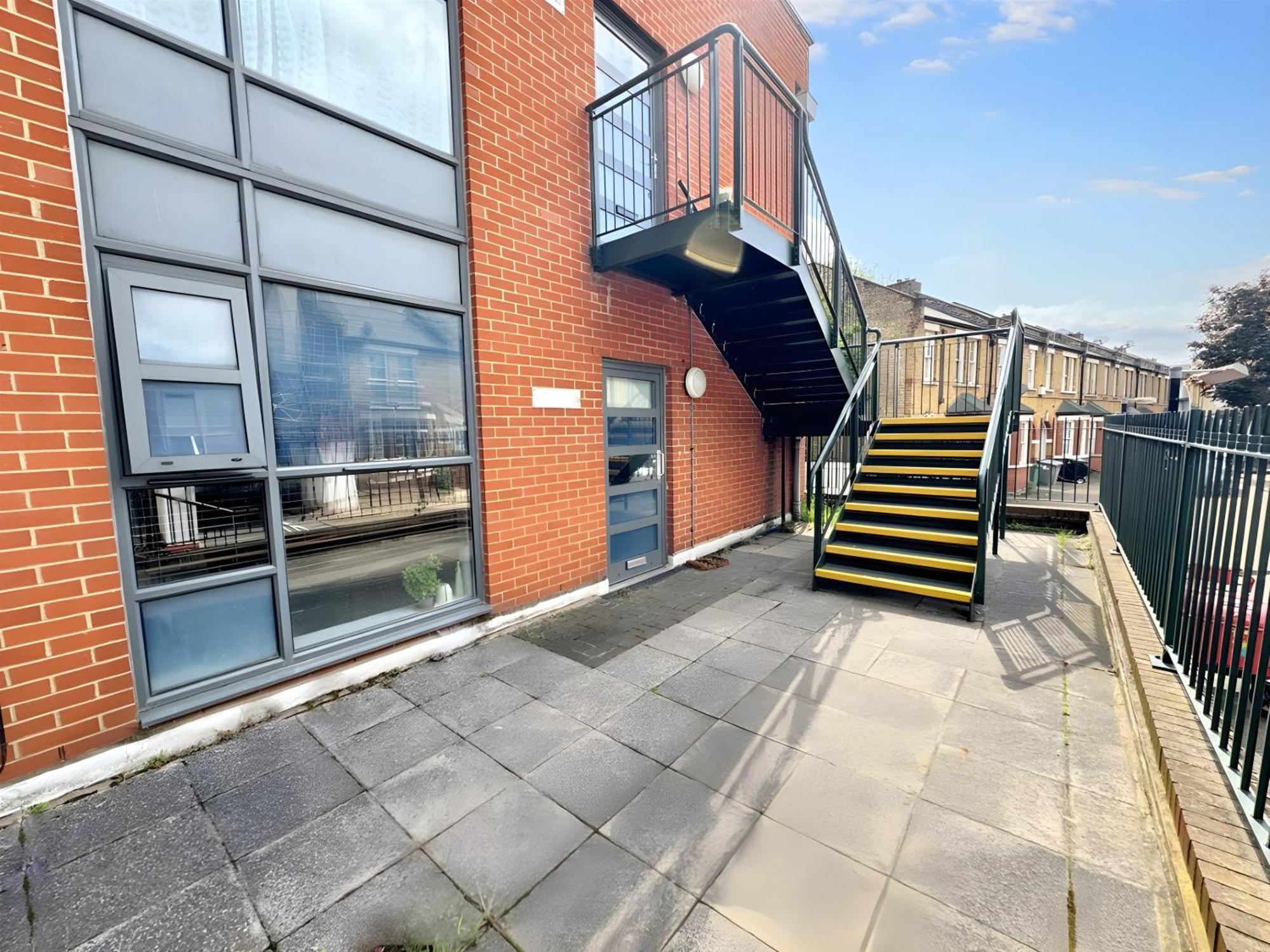 Executive 2 Bed Flat Near Stratford Station - Ideal For Corporate Stays Appartamento