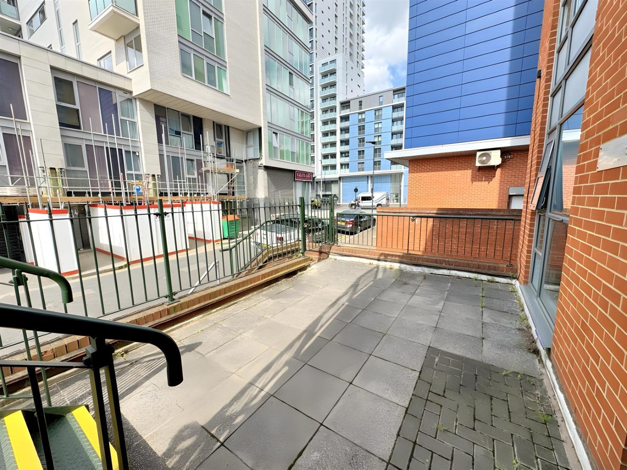 Executive 2 Bed Flat Near Stratford Station - Ideal For Corporate Stays Appartamento
