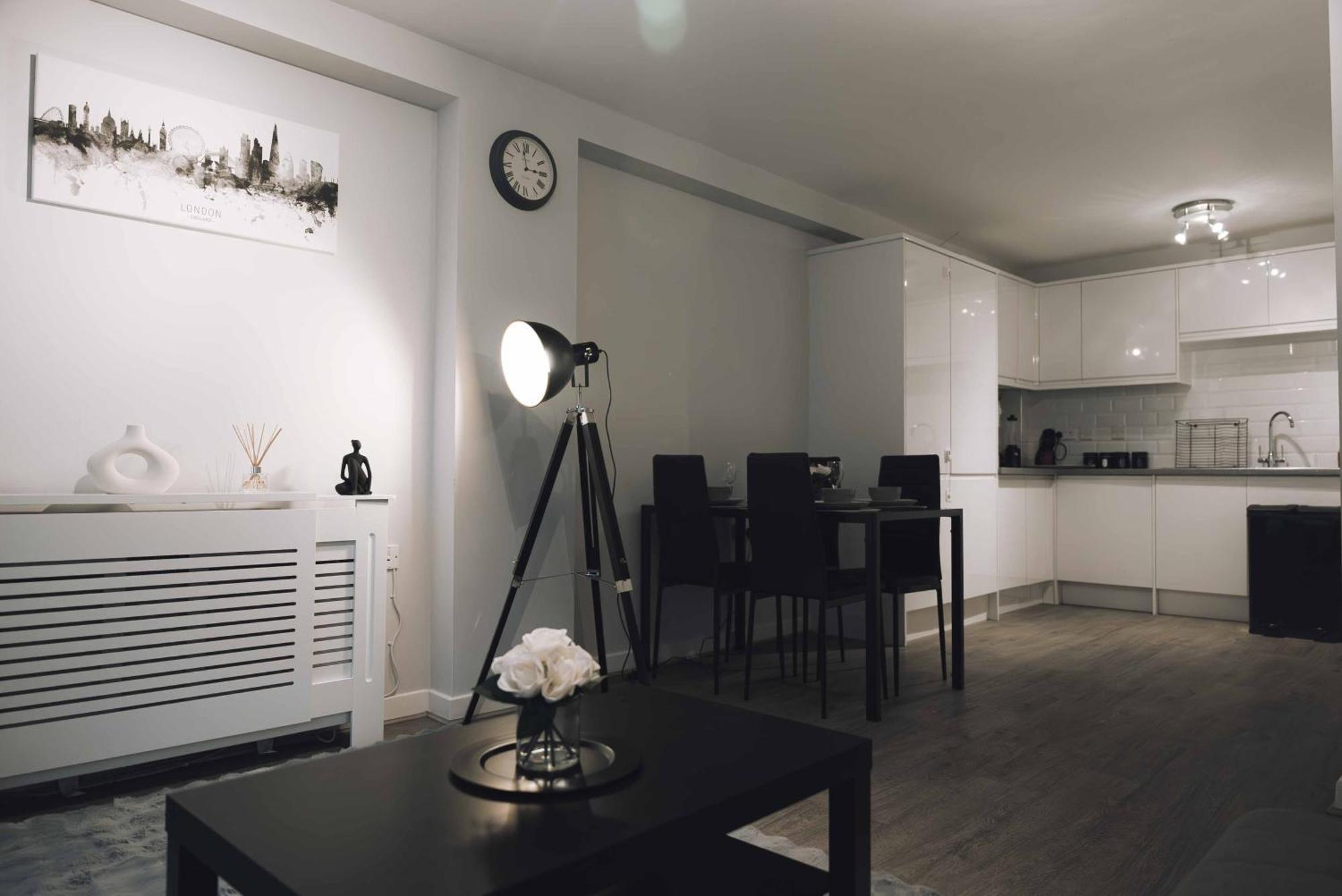 Executive 2 Bed Flat Near Stratford Station - Ideal For Corporate Stays Apartament Londra